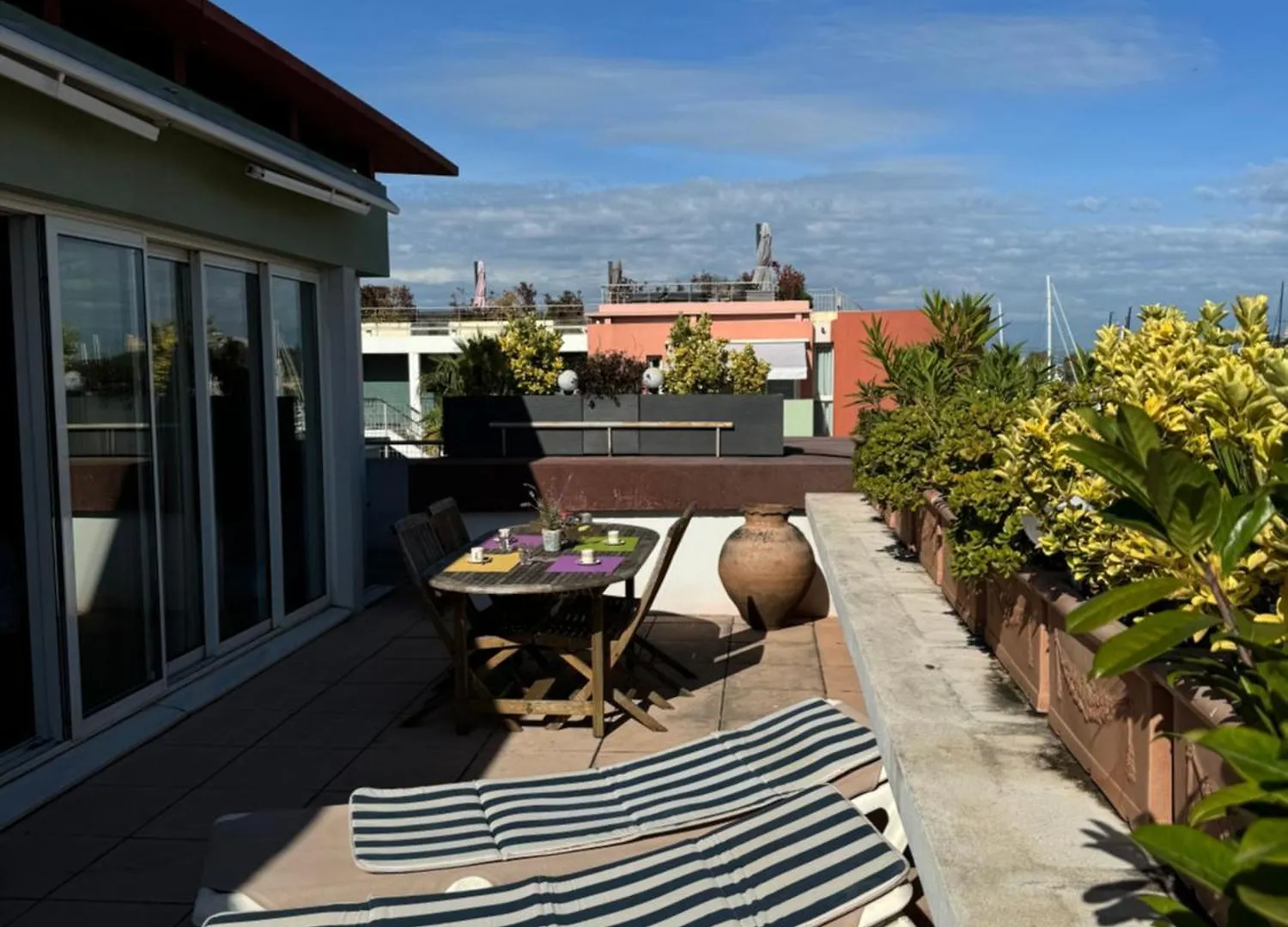 Penthouse - Jacuzzi - Terrace - Parking - 2 Pools Apartment Antibes 0*,  France