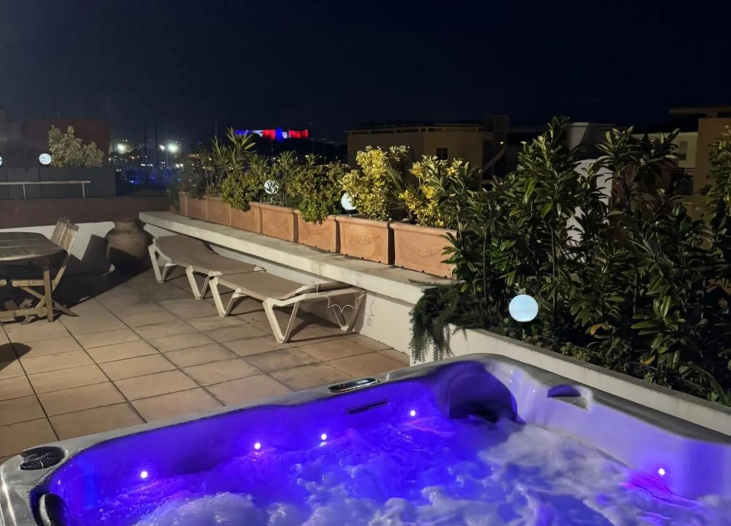 Penthouse - Jacuzzi - Terrace - Parking - 2 Pools Apartment Antibes France