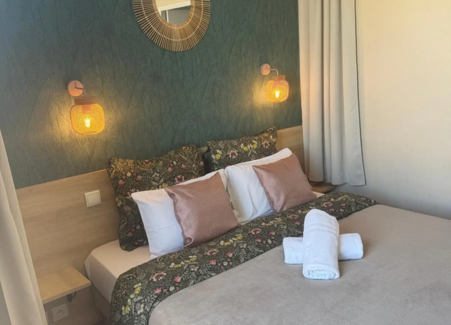 Penthouse - Jacuzzi - Terrace - Parking - 2 Pools Apartment Antibes 0*,  France