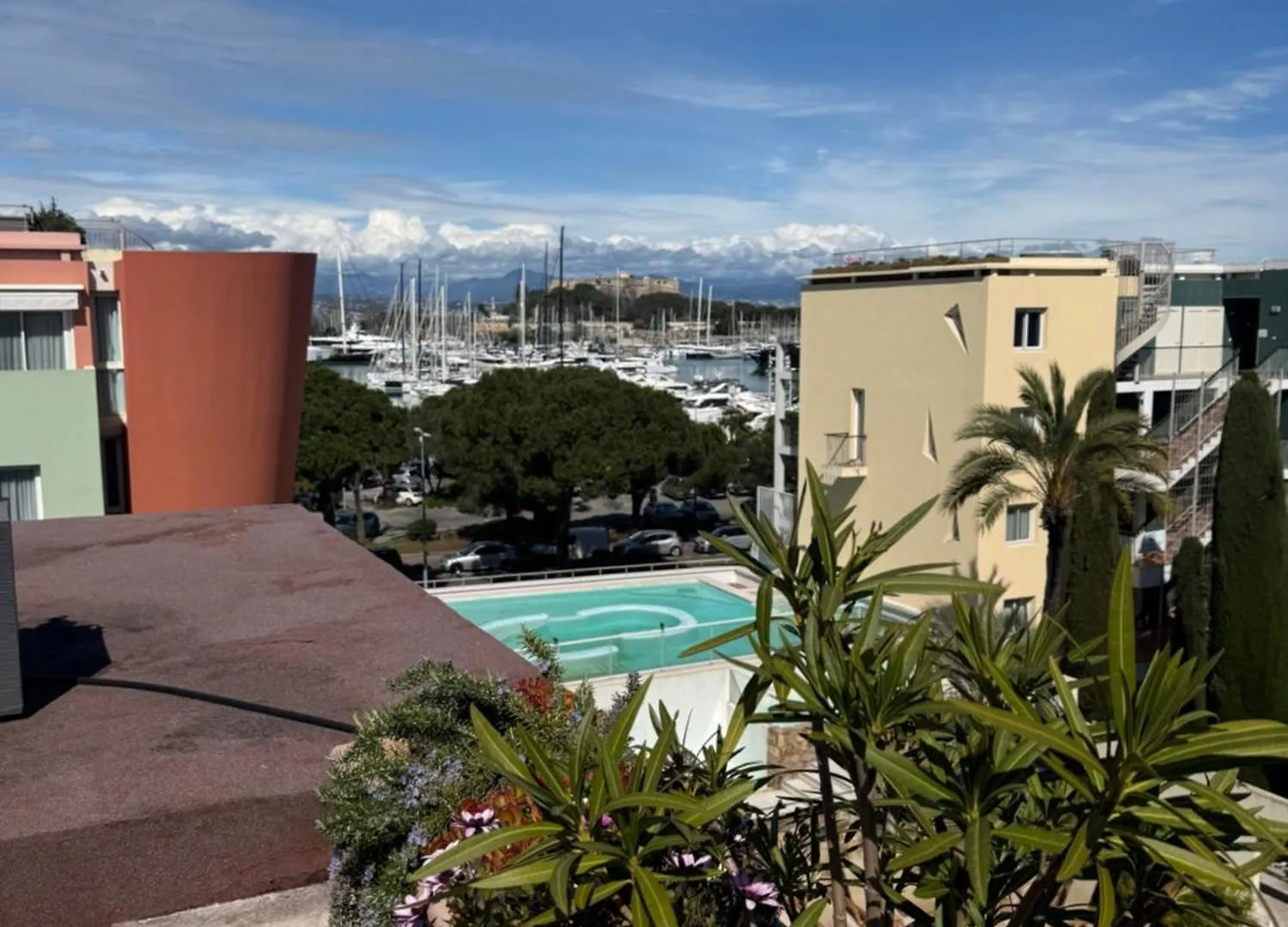 Penthouse - Jacuzzi - Terrace - Parking - 2 Pools Apartment Antibes 0*,  France