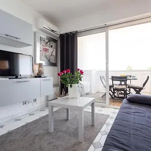 Modern W/balcony/port Views/nr Old Town Antibes